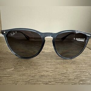Ray-Ban Erika Classic 54mm Sunglasses. Brand new